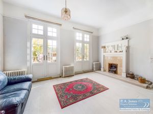 REAR LOUNGE- click for photo gallery